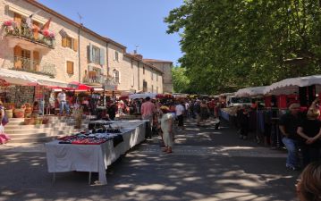 marché à Barjac